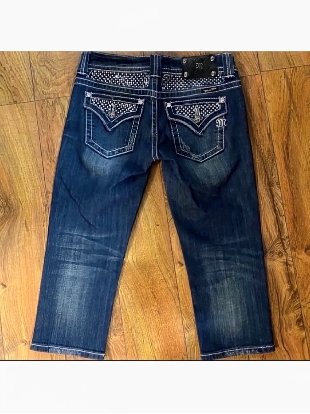 Like New Gorgeous Y2K Vintage Miss Me Capri Jeans With Embellished Back Pockets